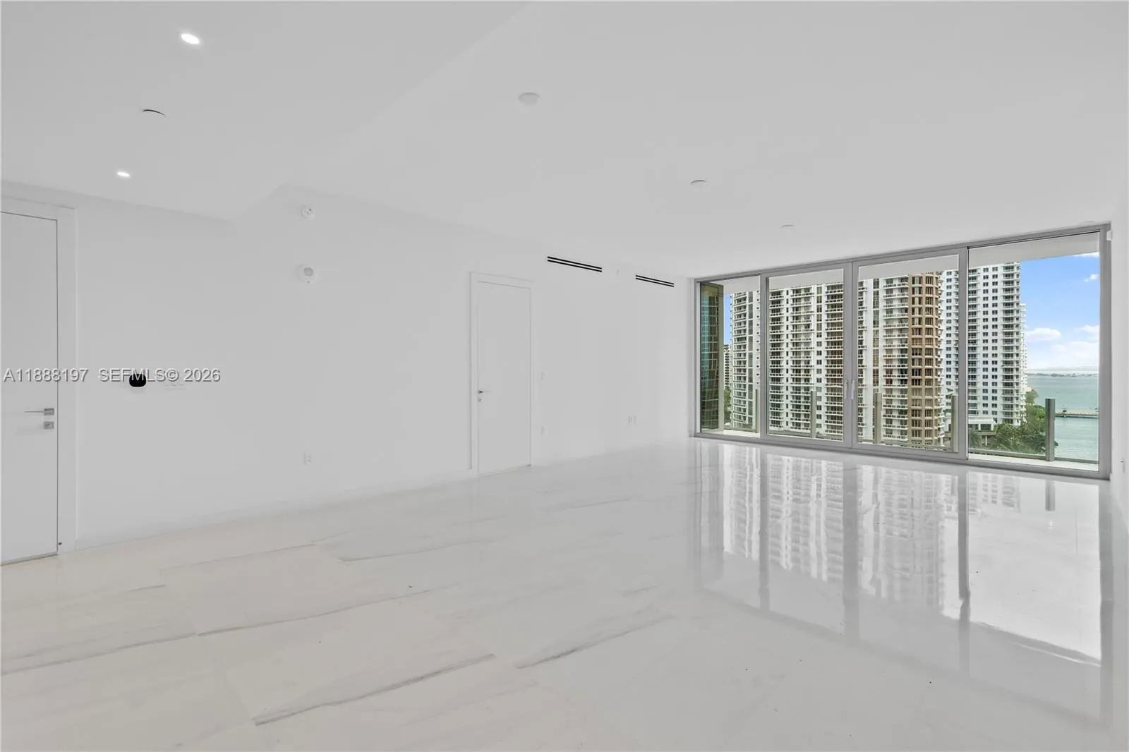 Foto de propiedad en 300 Biscayne Blvd Way 1103, Miami, FL 33131 Miami con MLS# 