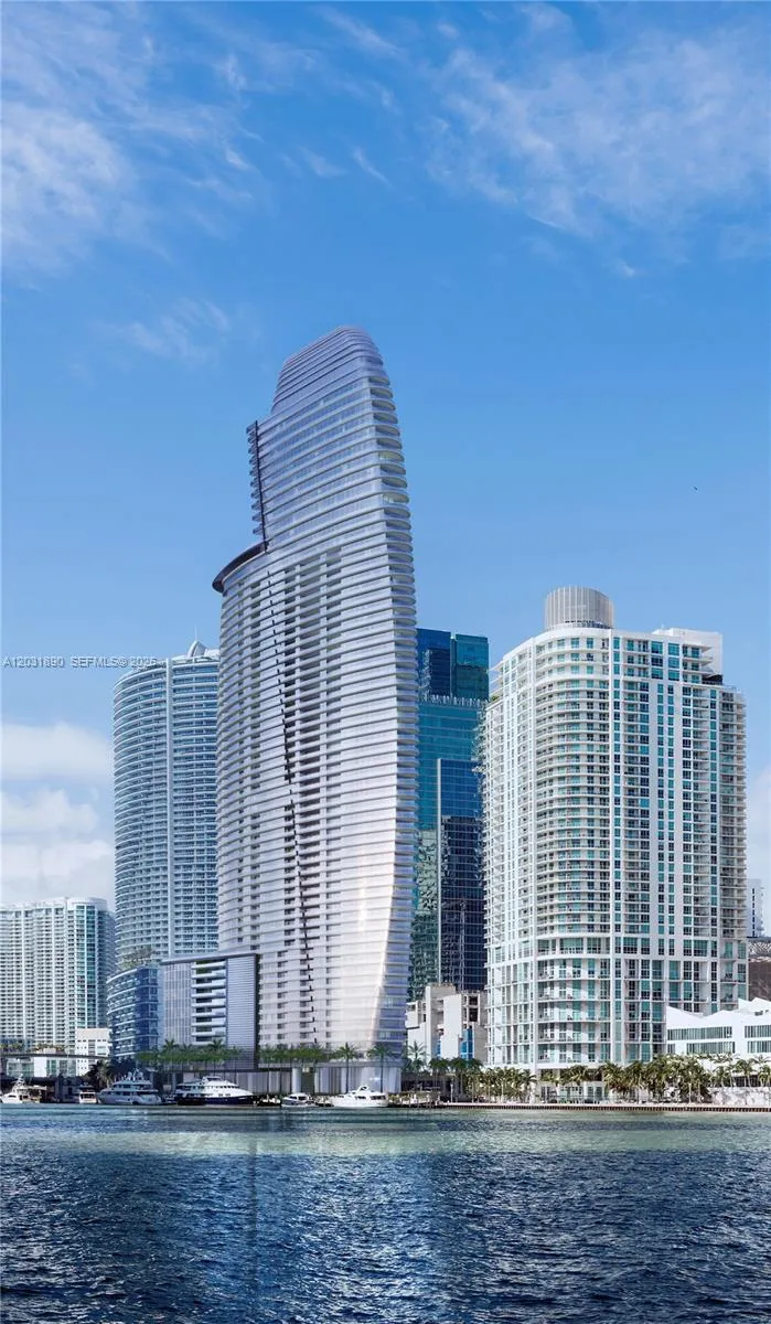 Foto de propiedad en 300 Biscayne Blvd Way 2008, Miami, FL 33131 Miami con MLS#