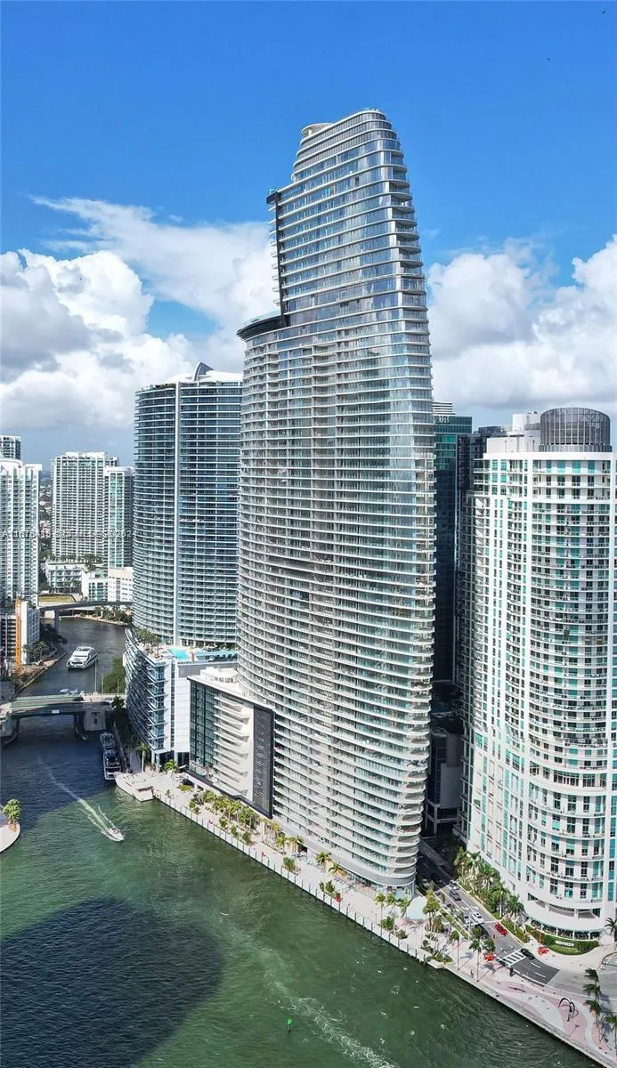 Foto de propiedad en 300 Biscayne Blvd Way 2308, Miami, FL 33131 Miami con MLS# 