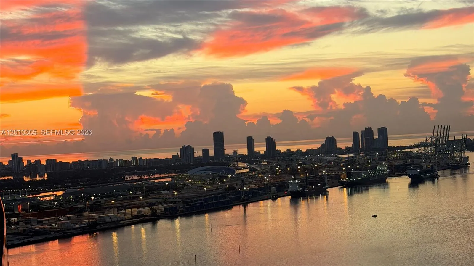 Foto de propiedad en 300 Biscayne Blvd Way 3503C, Miami, FL 33131 Miami con MLS# 