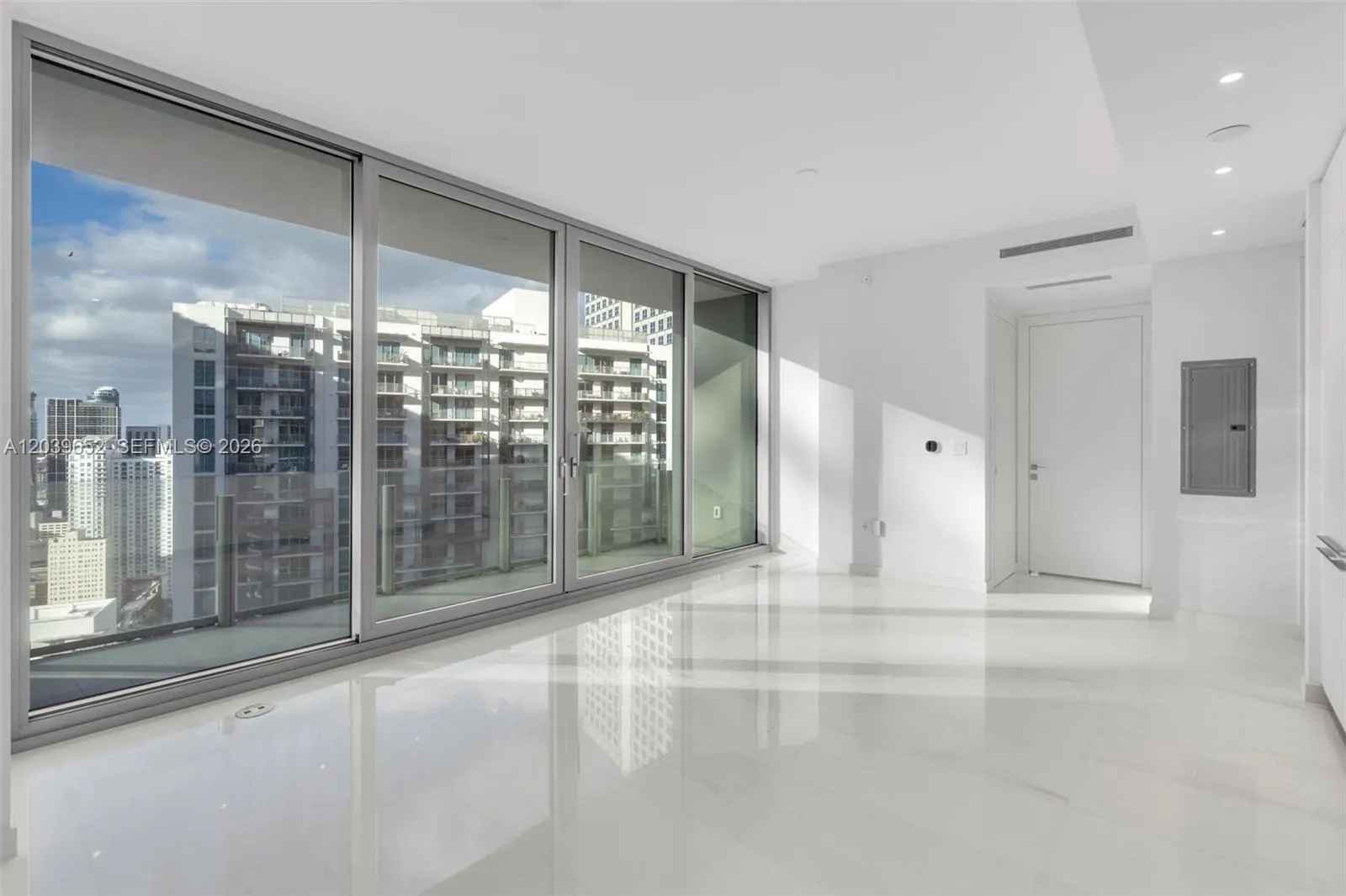Foto de propiedad en 300 Biscayne Blvd Way 4008, Miami, FL 33131 Miami con MLS# 