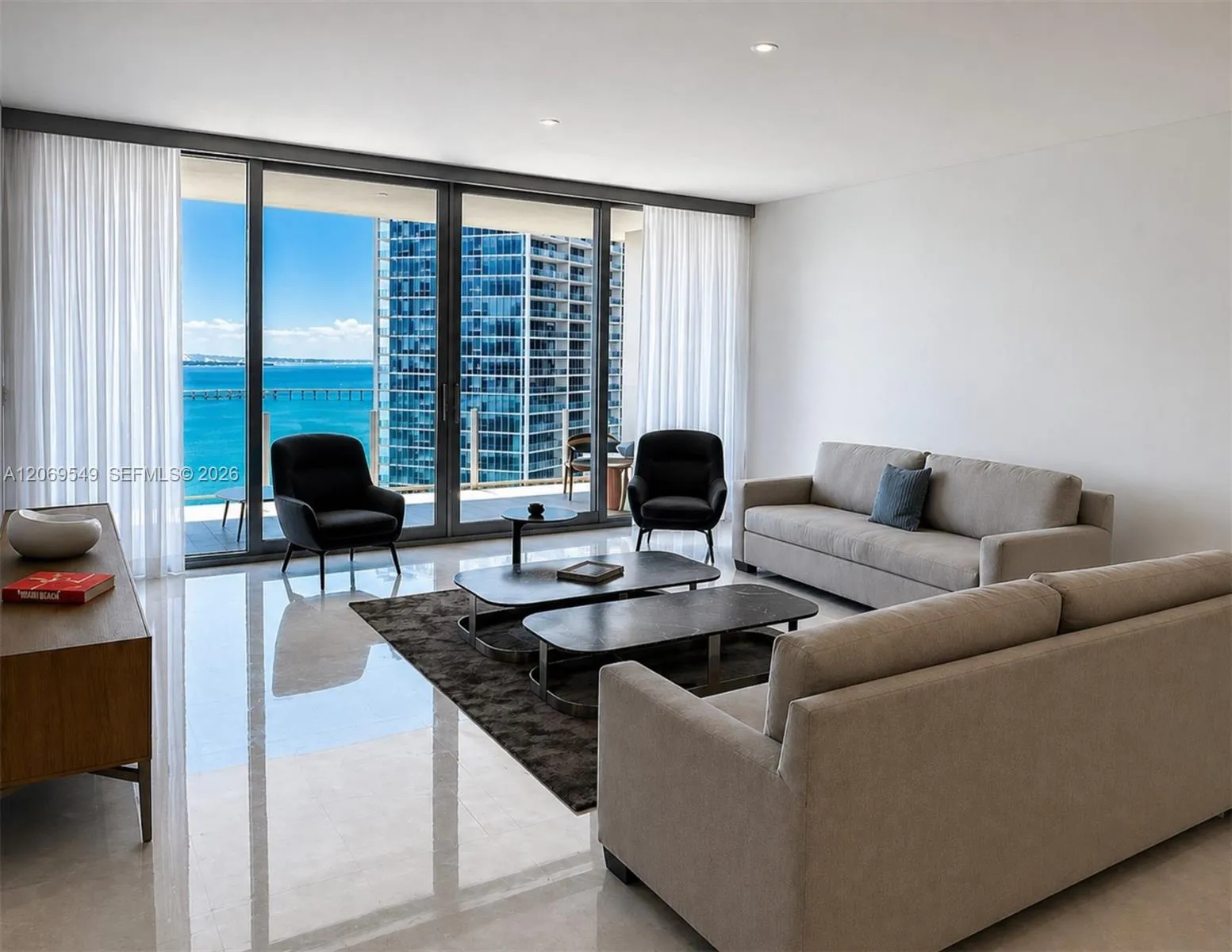 Foto de propiedad en 300 Biscayne Blvd Way 4404, Miami, FL 33131 Miami con MLS# 
