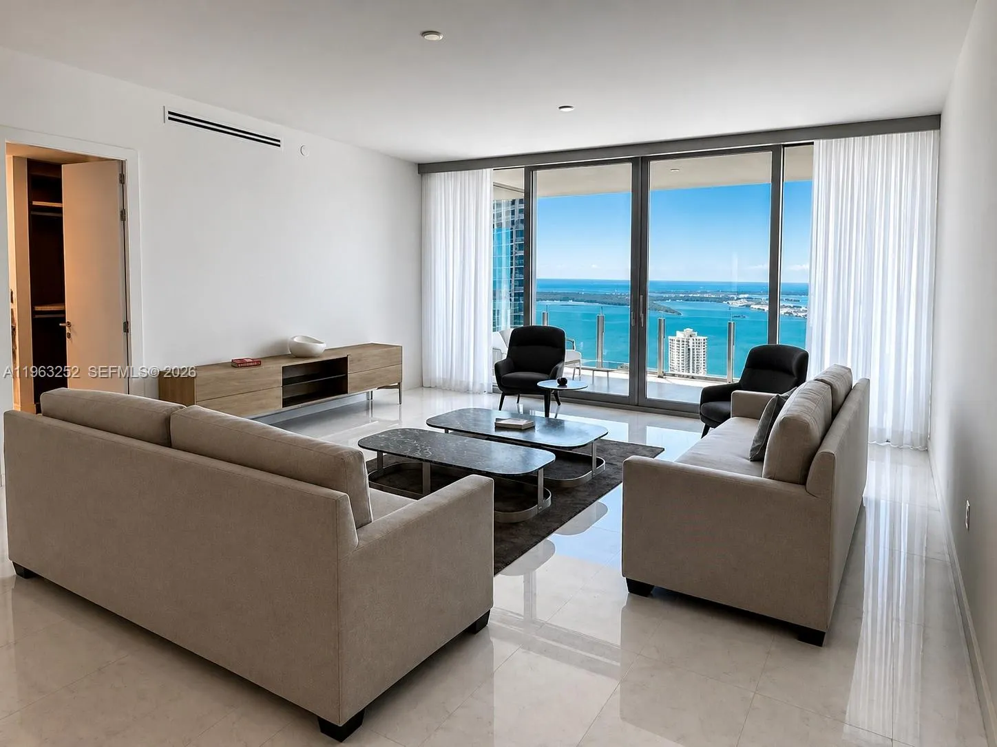 Foto de propiedad en 300 Biscayne Blvd Way 4404, Miami, FL 33131 Miami con MLS# 
