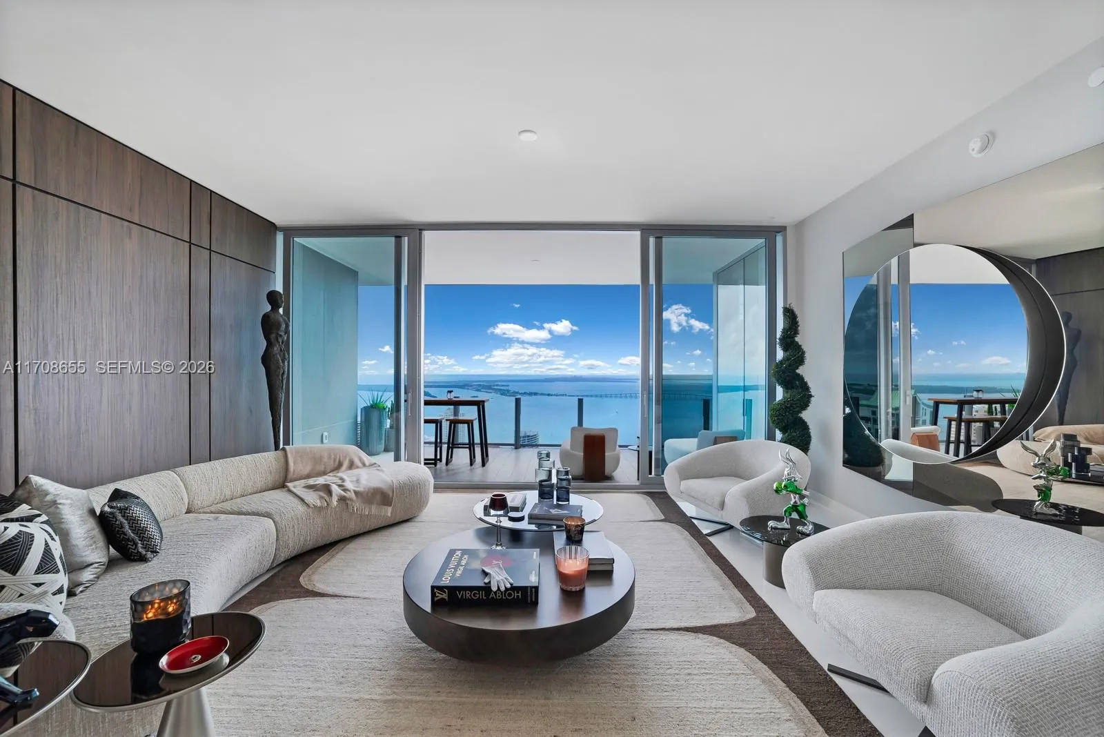Foto de propiedad en 300 Biscayne Blvd Way 4703, Miami, FL 33131 Miami con MLS# 