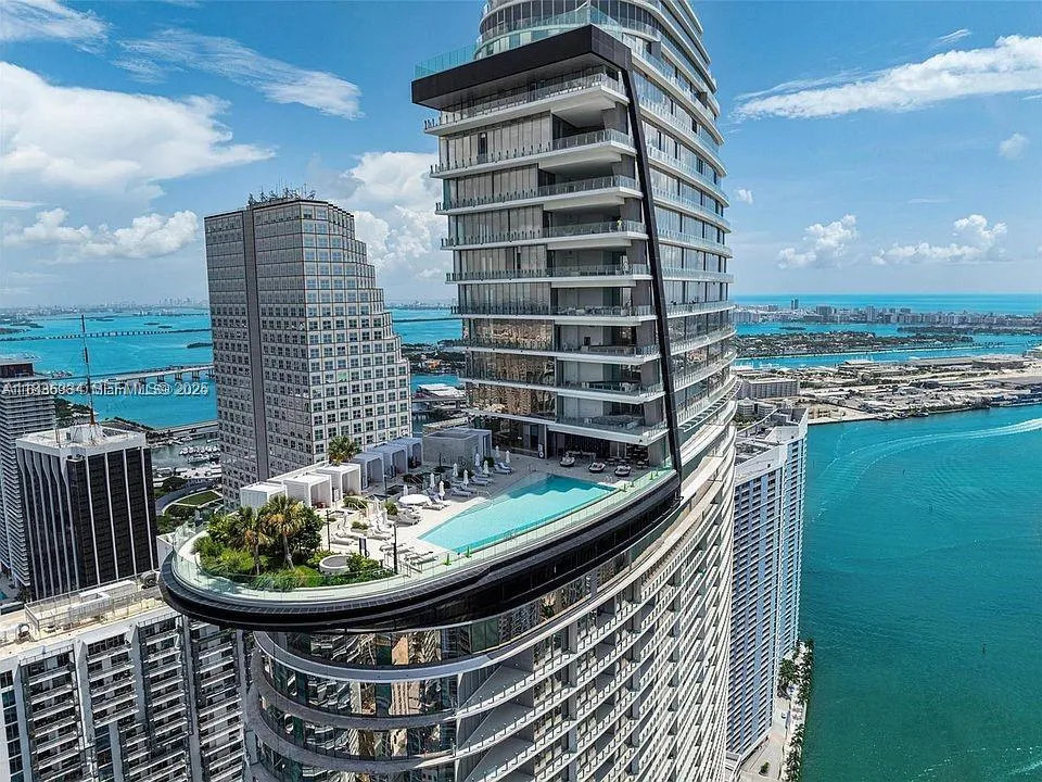 Foto de propiedad en 300 Biscayne Blvd Way 4707, Miami, FL 33131 Miami con MLS# 