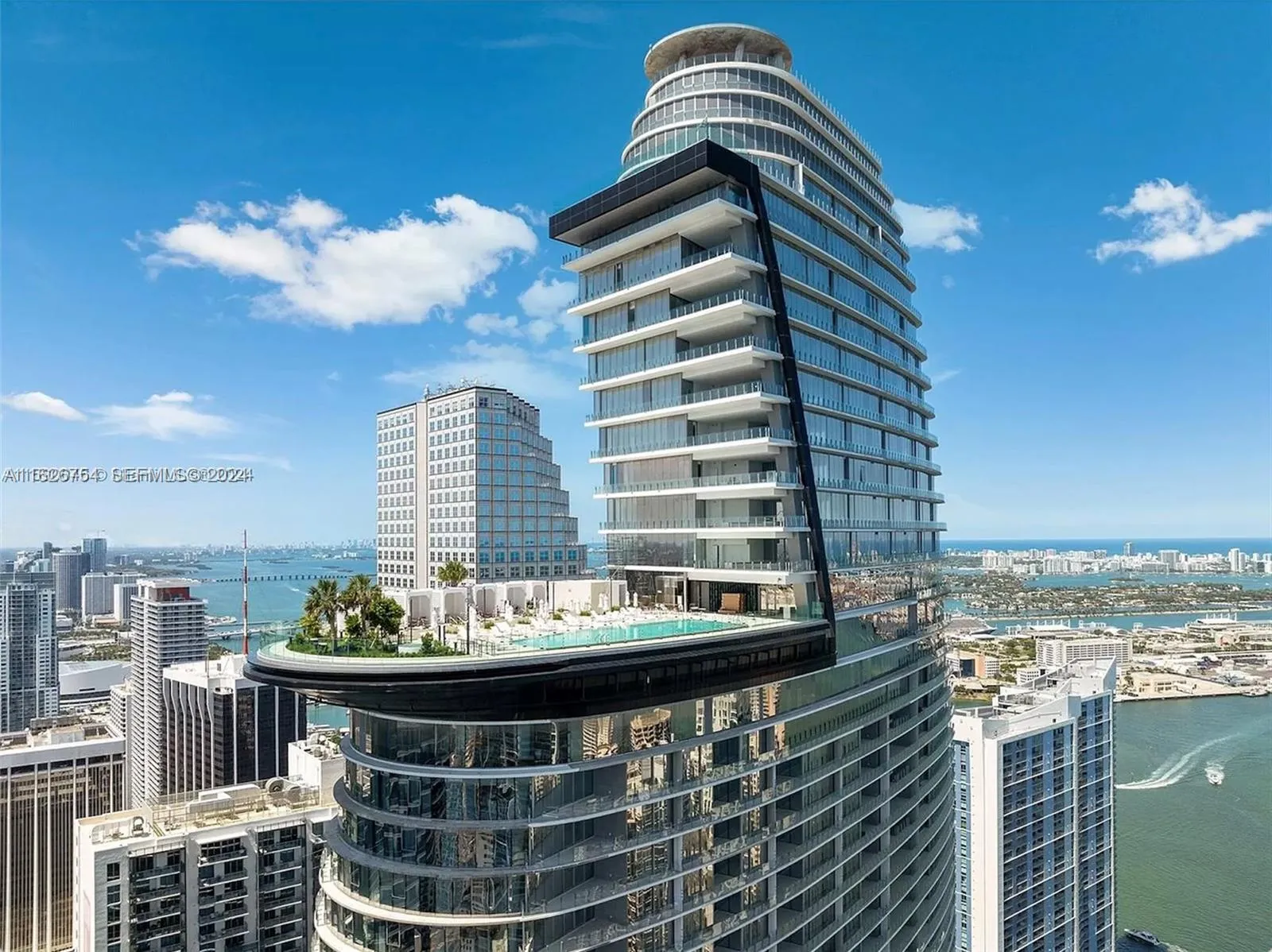 Foto de propiedad en 300 Biscayne Blvd Way 703, Miami, FL 33131 Miami con MLS# 