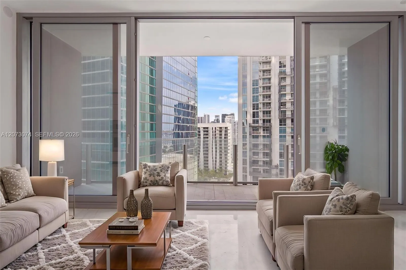 En Venta 300 Biscayne Boulevard Way 2608W, Miami, FL 33131, Miami, FL 33131