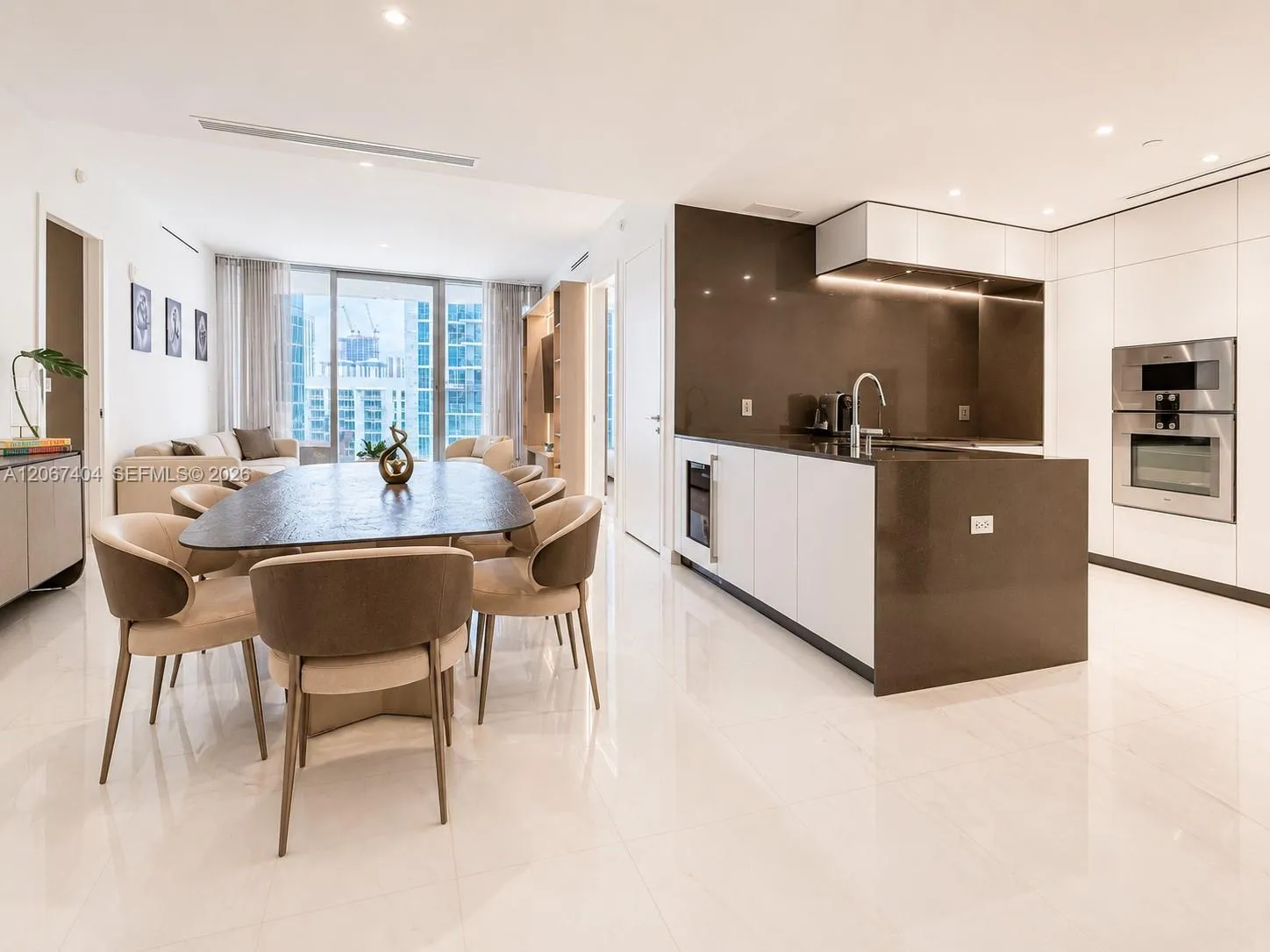 Foto de propiedad en 300 Biscayne Boulevard Way 2609W, Miami, FL 33131 Miami con MLS# 