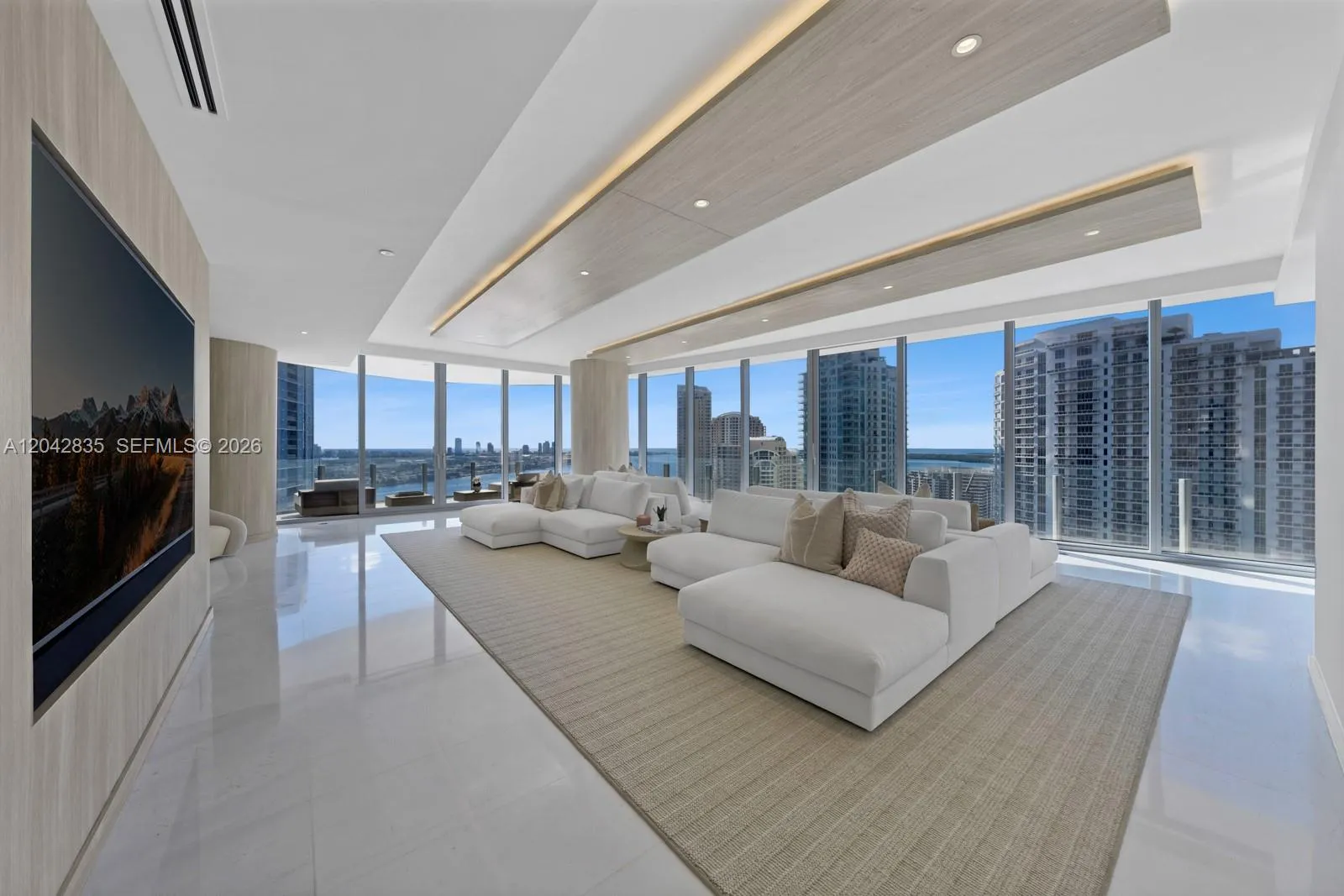 Foto de propiedad en 300 Biscayne Boulevard Way 2701, Miami, FL 33131 Miami con MLS# 