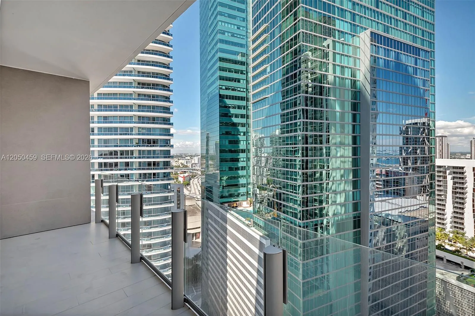 Foto de propiedad en 300 Biscayne Boulevard Way 3008W, Miami, FL 33131 Miami con MLS# 