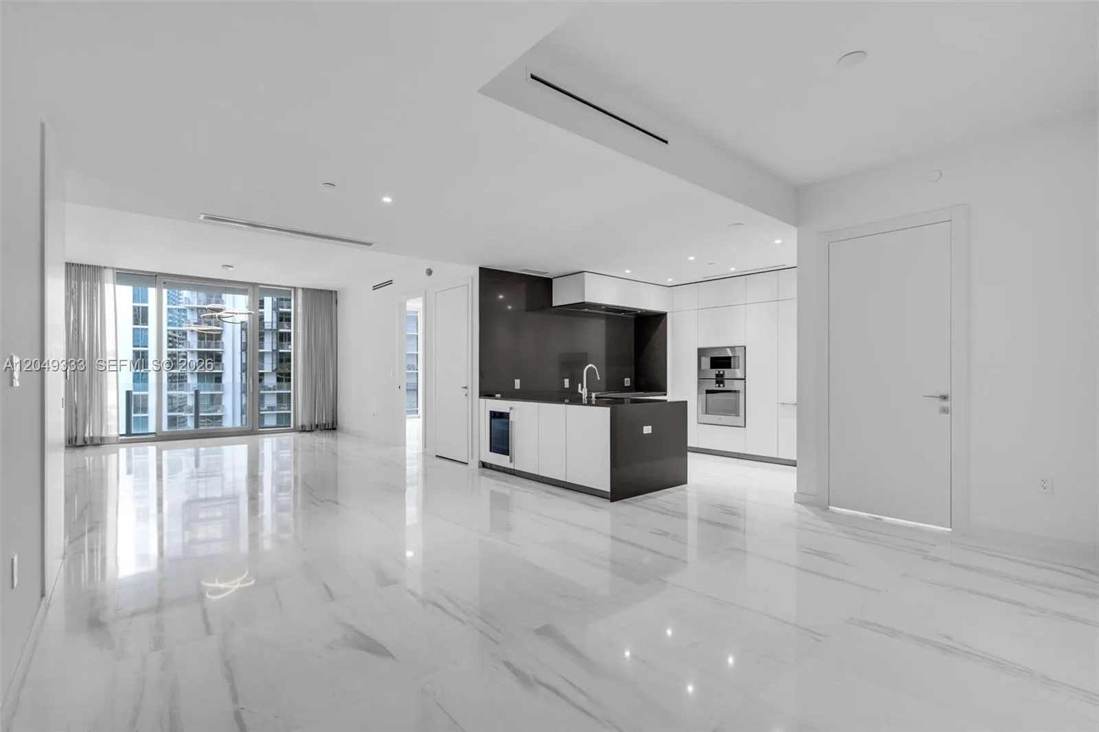 Foto de propiedad en 300 Biscayne Boulevard Way 3009W, Miami, FL 33131 Miami con MLS# 