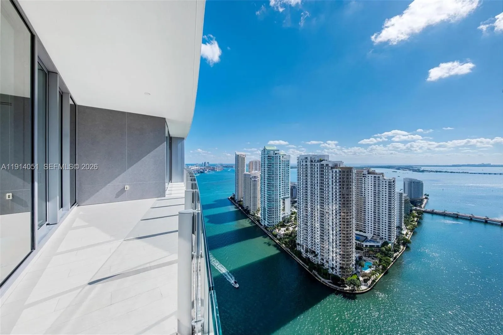 Foto de propiedad en 300 Biscayne Boulevard Way 3506W, Miami, FL 33131 Miami con MLS#