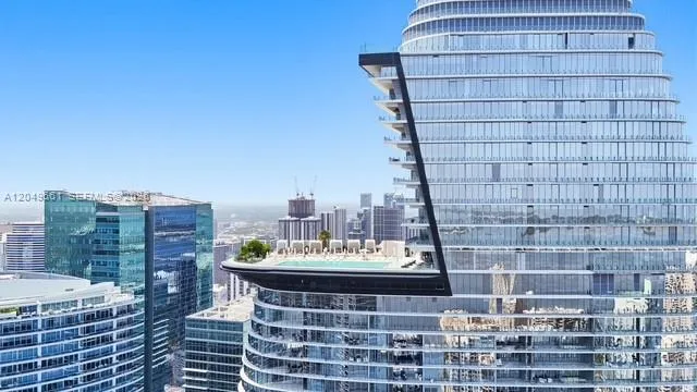 Foto de propiedad en 300 Biscayne Boulevard Way 4808W, Miami, FL 33131 Miami con MLS# 