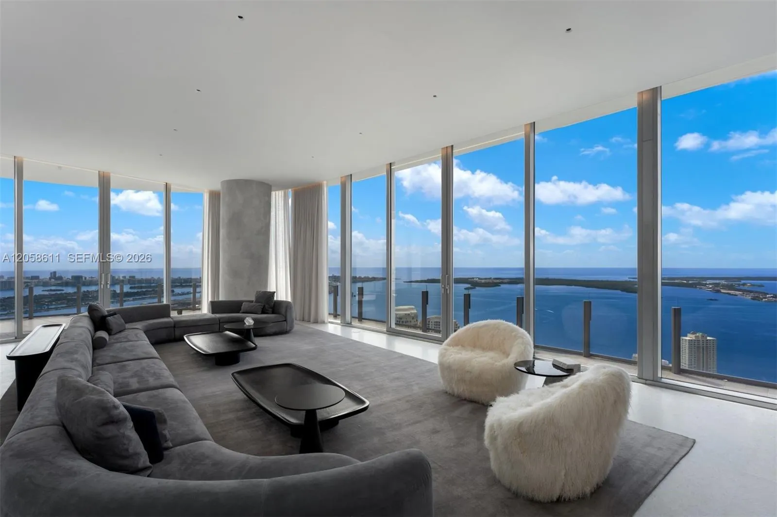 Foto de propiedad en 300 Biscayne Boulevard Way 5801C, Miami, FL 33131 Miami con MLS# 