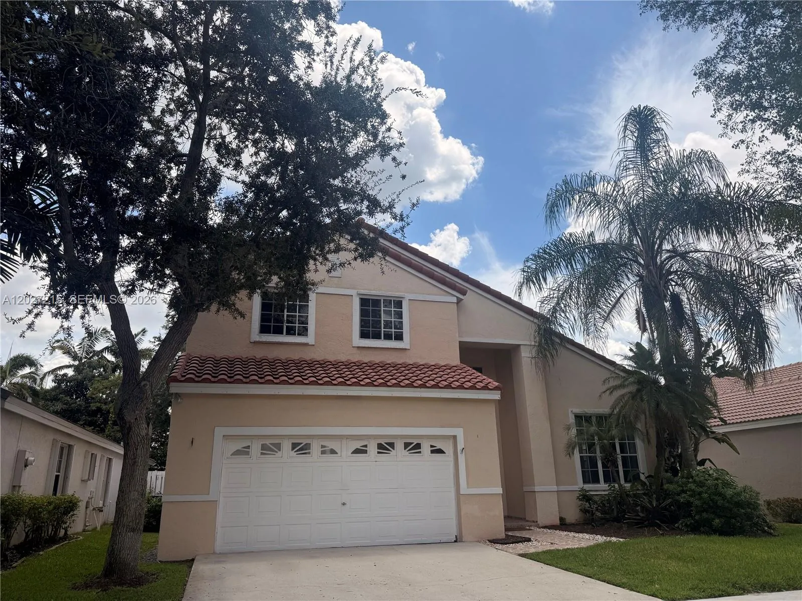 Foto de propiedad en 300 Cameron Drive, Weston, FL 33326 Weston con MLS# 
