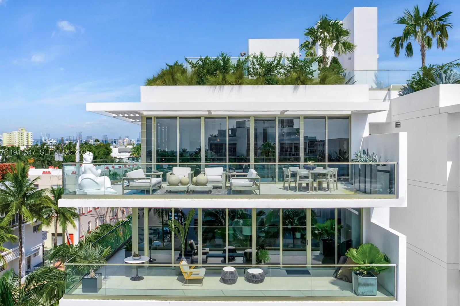 Foto de propiedad en 300 Collins Avenue PH3, Miami Beach, FL 33139 Miami Beach con MLS# 