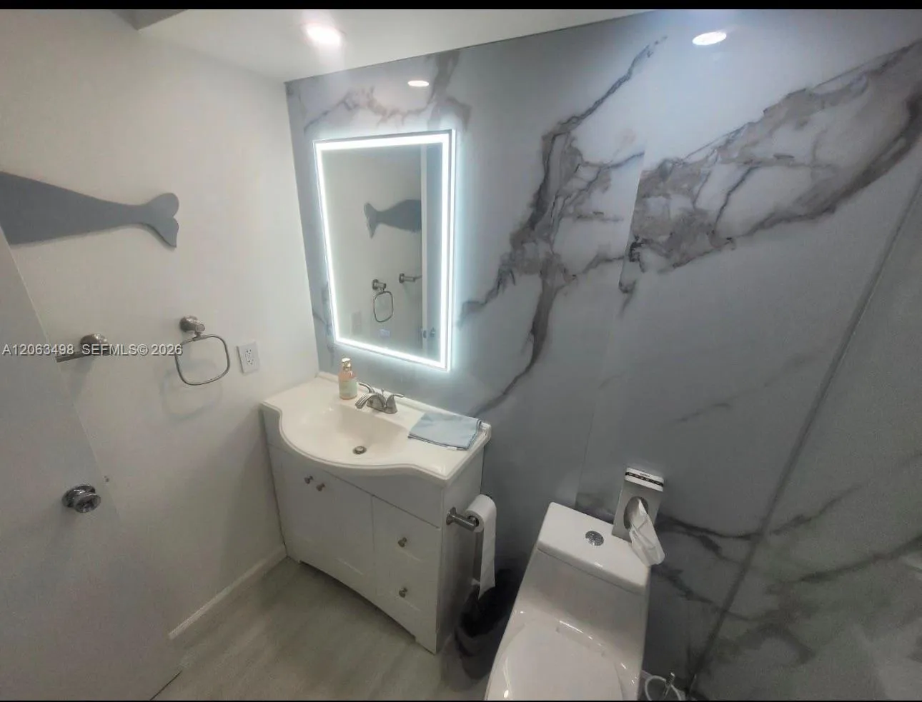Foto de propiedad en 300 Golden Isles Drive 217, Hallandale Beach, FL 33009 Hallandale Beach con MLS# 