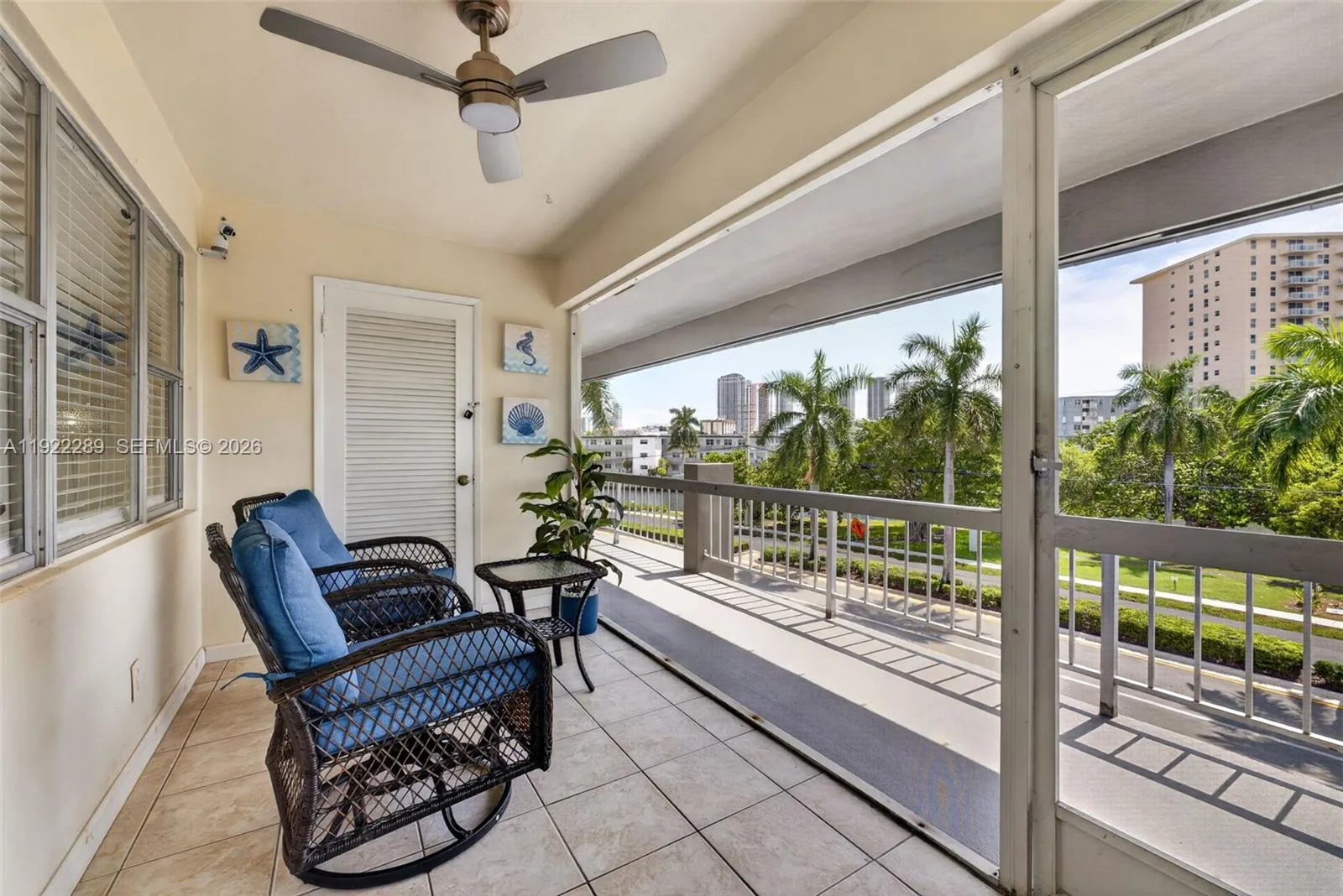 En Venta 300 Layne Boulevard 303, Hallandale Beach, FL 33009, Hallandale Beach, FL 33009