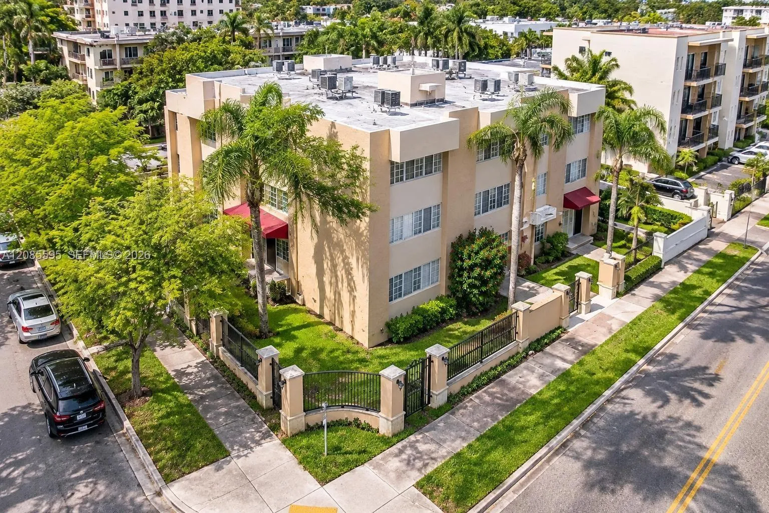 Foto de propiedad en 300 Madeira Avenue 304, Coral Gables, FL 33134 Coral Gables con MLS# 