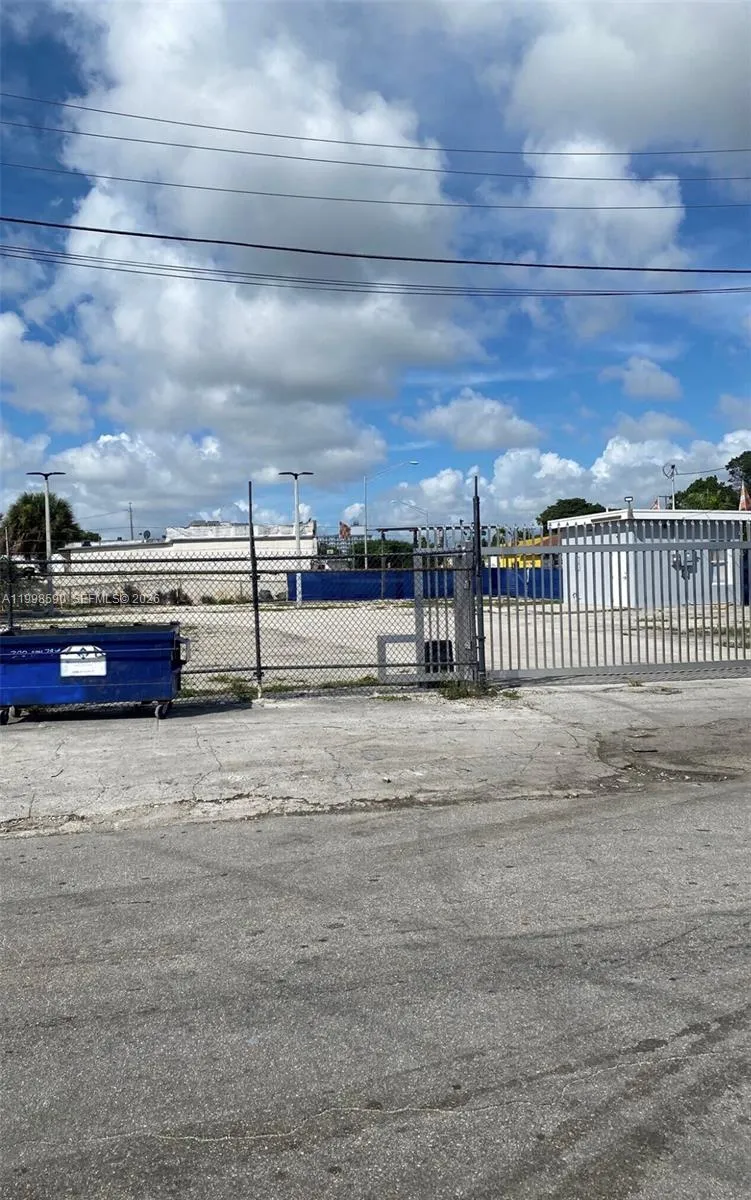En Venta 300 NW 79th Street, Miami, FL 33150, Miami, FL 33150
