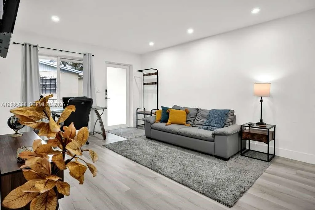 En Renta 300 NW 82nd Terrace 1, Miami, FL 33150, Miami, FL 33150
