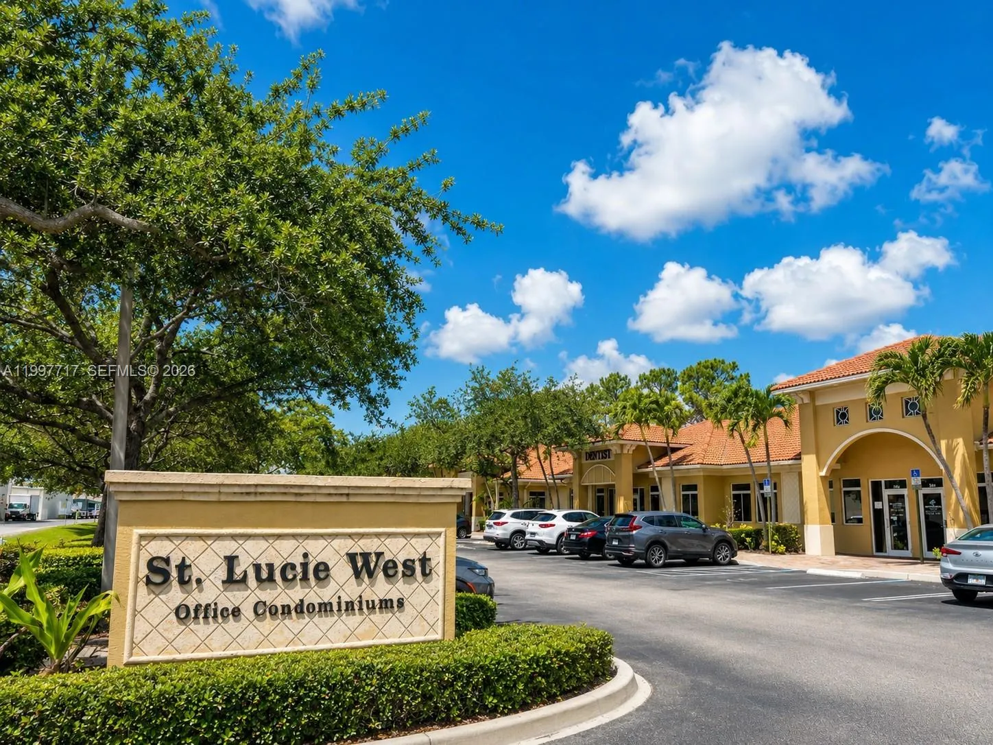 Foto de propiedad en 300 NW Bethany Drive 320, Port St. Lucie, FL 34986 Port St. Lucie con MLS# 