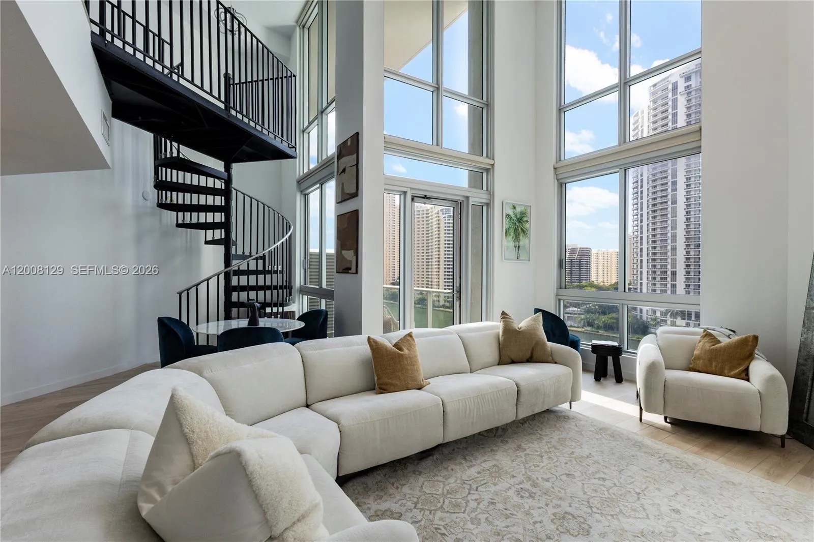Foto de propiedad en 300 S Biscayne Boulevard L-1014, Miami, FL 33131 Miami con MLS#