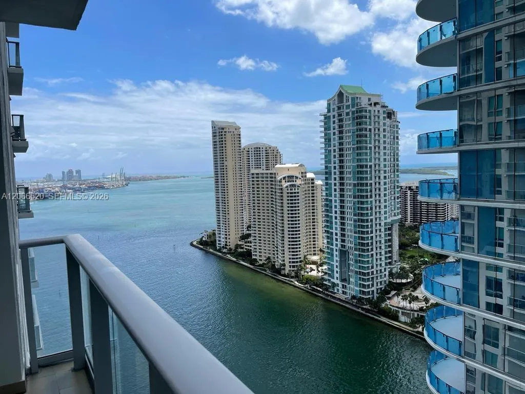 Foto de propiedad en 300 S Biscayne Boulevard T-2804, Miami, FL 33131 Miami con MLS#