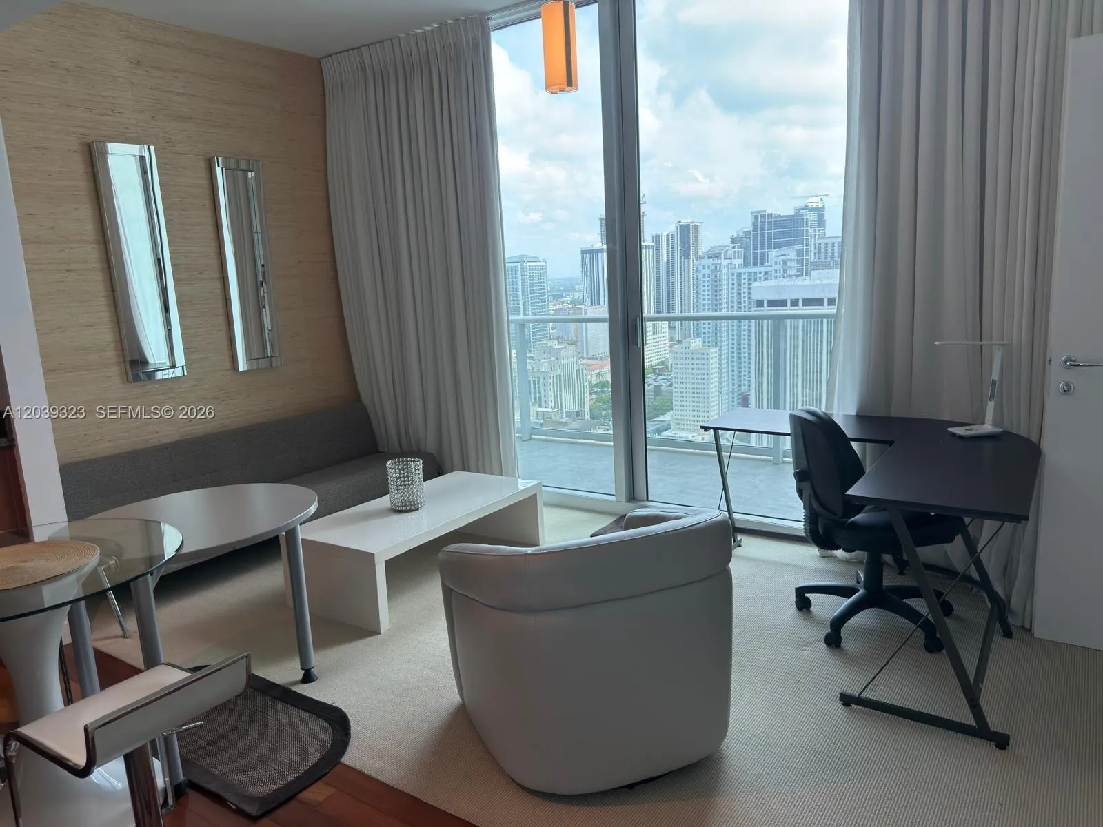 Foto de propiedad en 300 S Biscayne Boulevard T-3703, Miami, FL 33131 Miami con MLS#