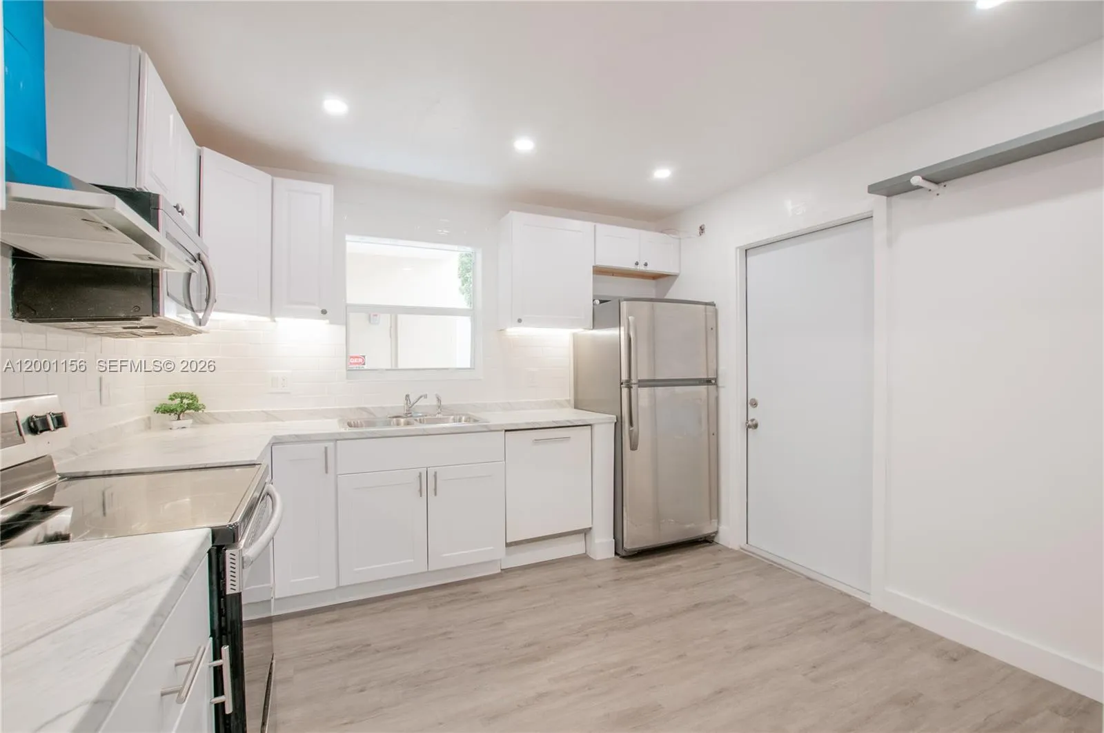 Vendido 300 S Luna Court 2, Hollywood, FL 33021, Hollywood, FL 33021