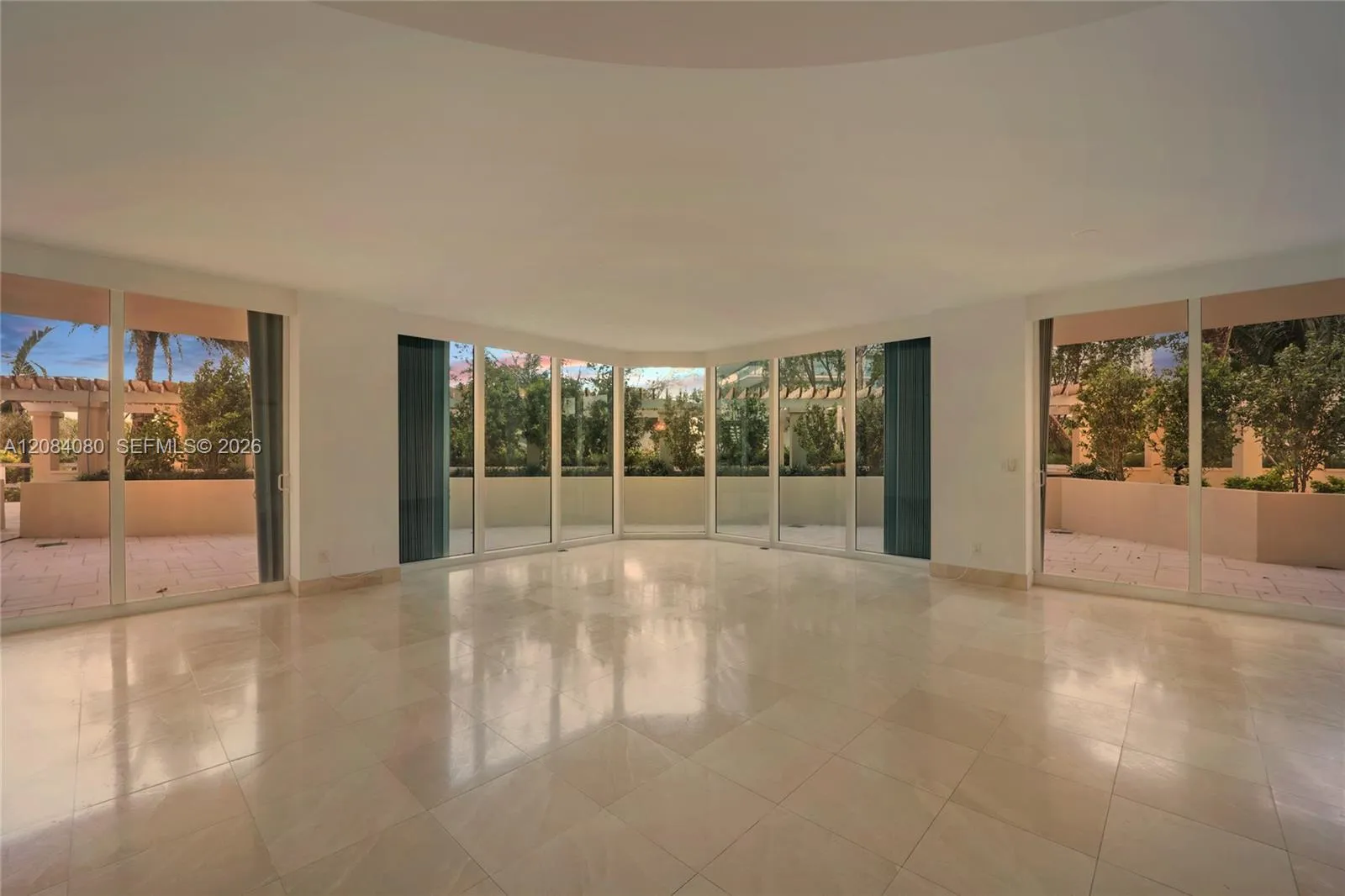 En Renta 300 S Pointe Drive 303, Miami Beach, FL 33139, Miami Beach, FL 33139