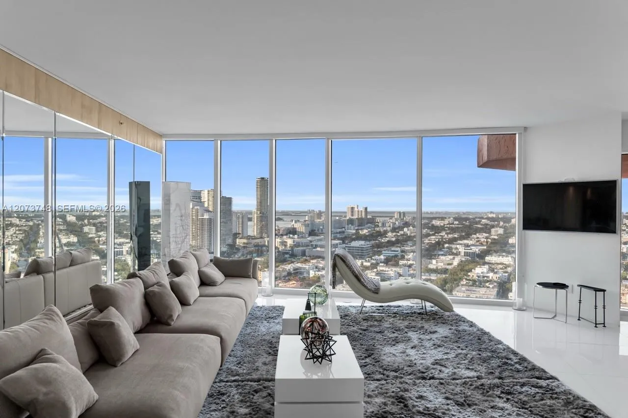 Foto de propiedad en 300 S Pointe Drive 3105, Miami Beach, FL 33139 Miami Beach con MLS# 