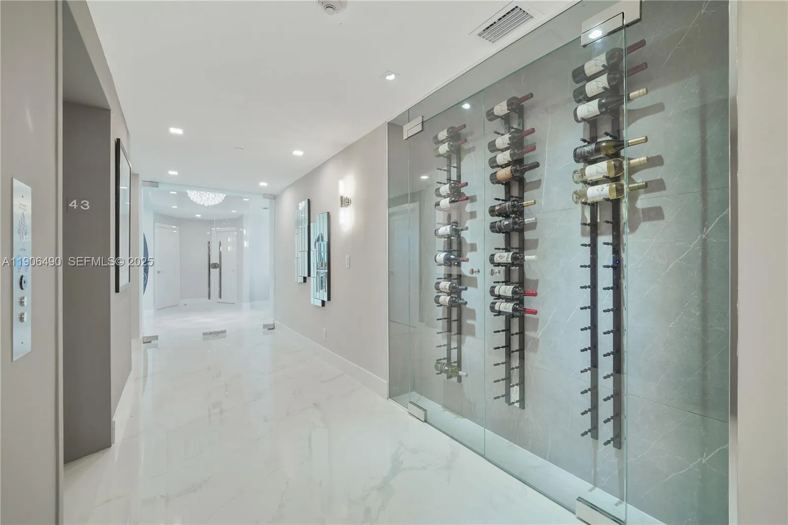 Foto de propiedad en 300 S Pointe Drive 4306, Miami Beach, FL 33139 Miami Beach con MLS# 