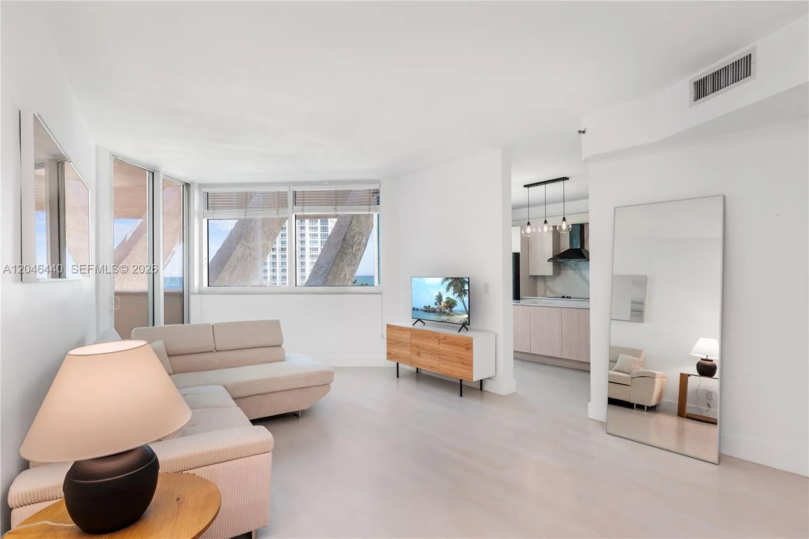 Foto de propiedad en 300 S Pointe Drive 907, Miami Beach, FL 33139 Miami Beach con MLS# 