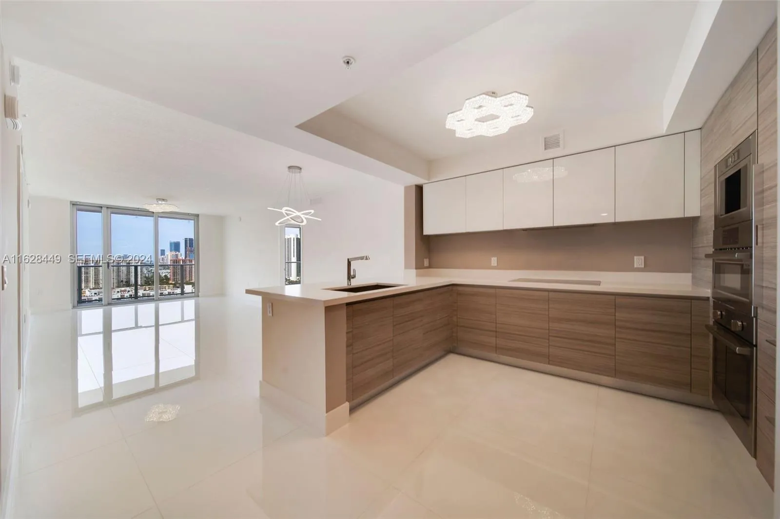 Foto de propiedad en 300 Sunny Isles Boulevard 2103, Sunny Isles Beach, FL 33160 Sunny Isles Beach con MLS# 