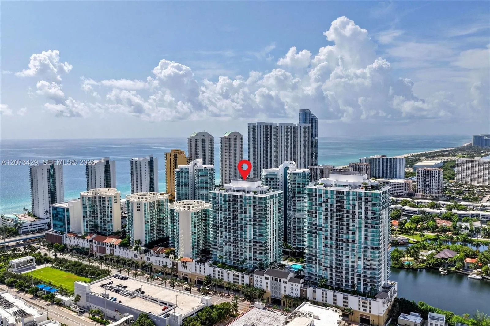 Foto de propiedad en 300 Sunny Isles Boulevard 4-1007, Sunny Isles Beach, FL 33160 Sunny Isles Beach con MLS# 