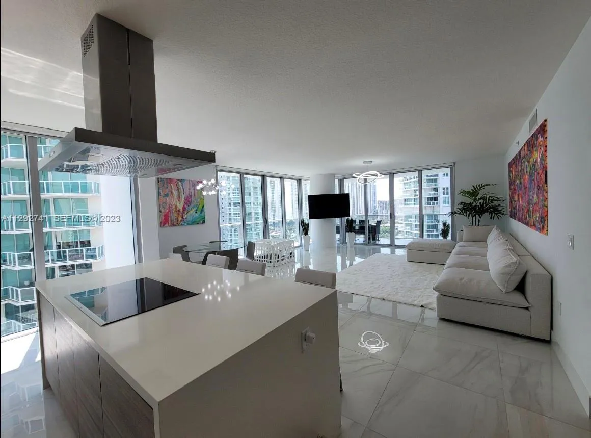 Foto de propiedad en 300 Sunny Isles Boulevard 4-1202, Sunny Isles Beach, FL 33160 Sunny Isles Beach con MLS# 
