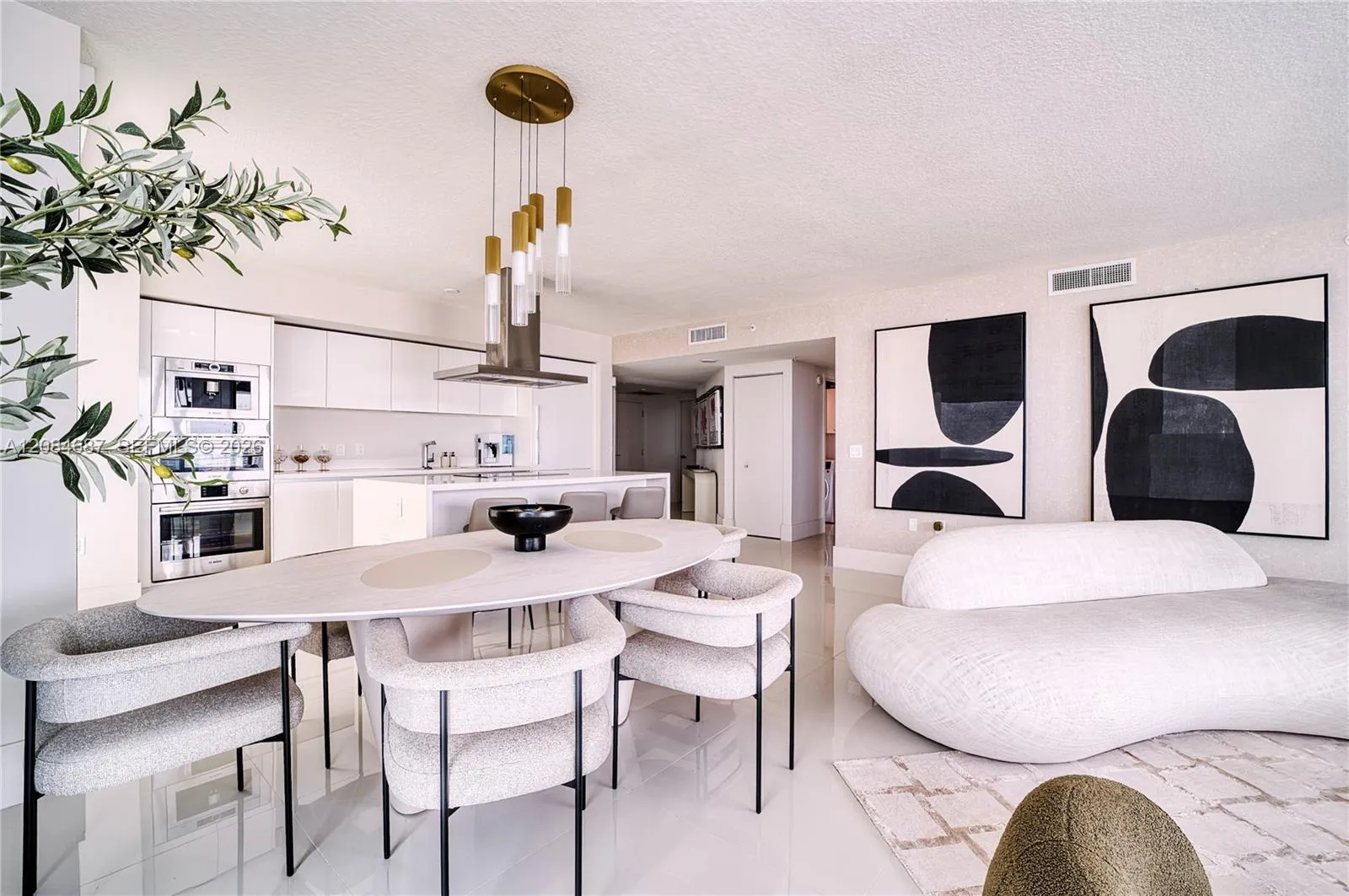 Foto de propiedad en 300 Sunny Isles Boulevard 4-1701, Sunny Isles Beach, FL 33160 Sunny Isles Beach con MLS#