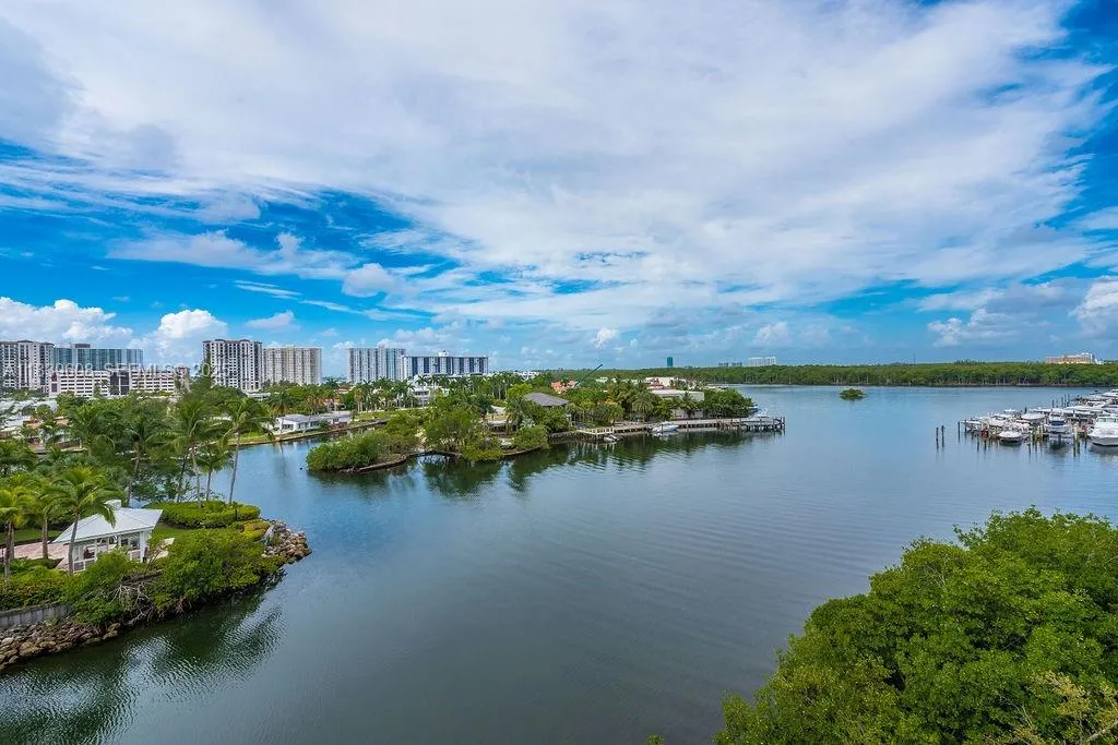 Foto de propiedad en 300 Sunny Isles Boulevard 4-1808, Sunny Isles Beach, FL 33160 Sunny Isles Beach con MLS# 