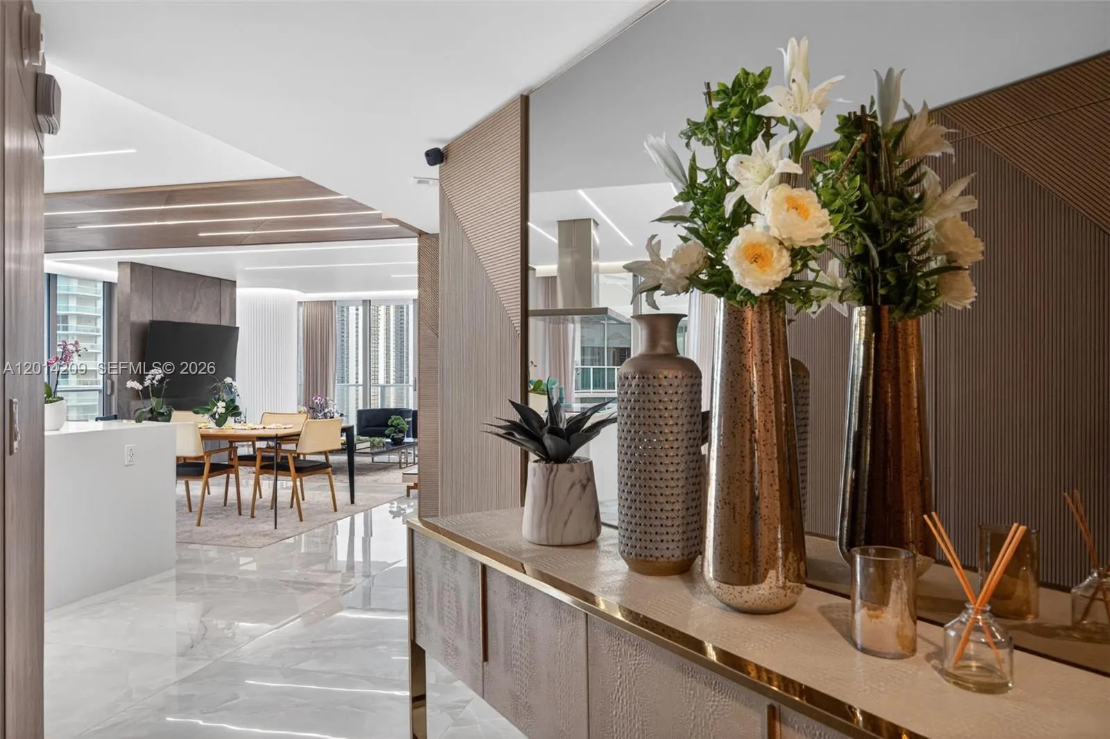 Foto de propiedad en 300 Sunny Isles Boulevard 4-1902, Sunny Isles Beach, FL 33160 Sunny Isles Beach con MLS# 