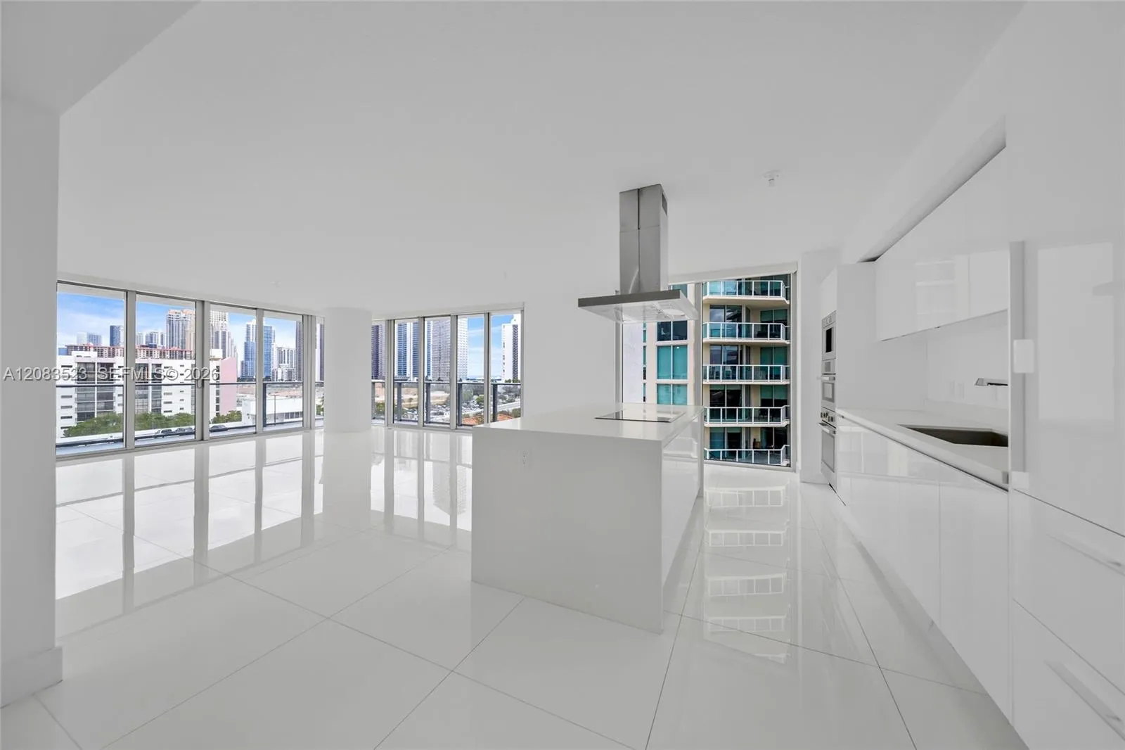 Foto de propiedad en 300 Sunny Isles Boulevard 4-701, Sunny Isles Beach, FL 33160 Sunny Isles Beach con MLS#