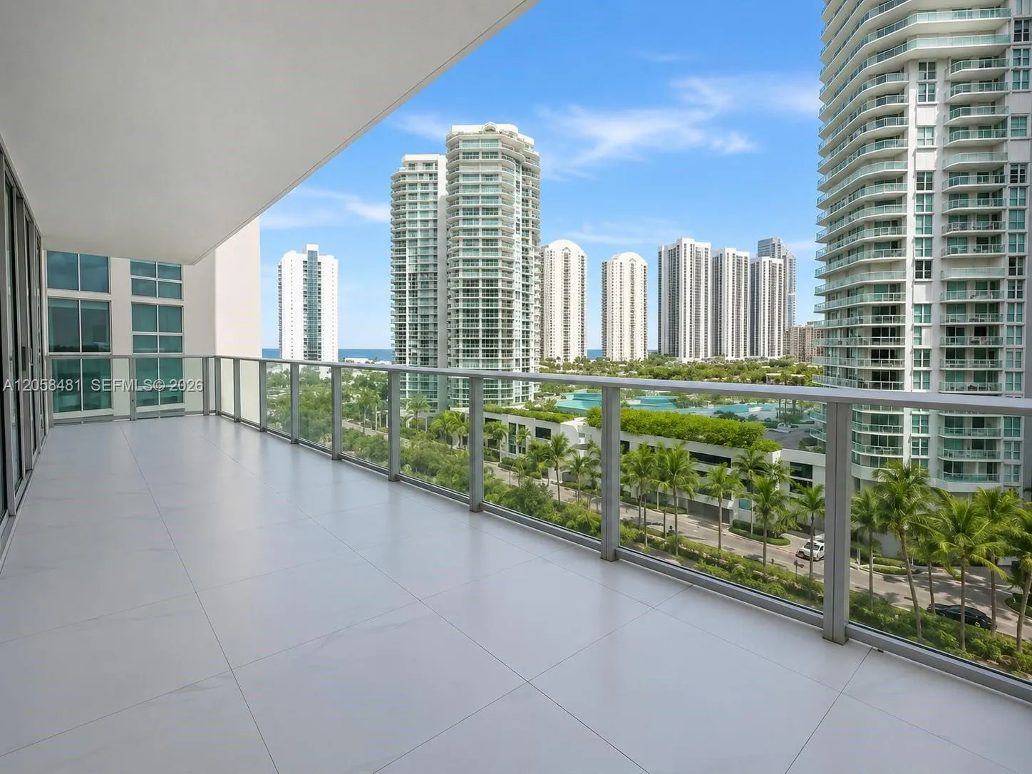 Foto de propiedad en 300 Sunny Isles Boulevard 4-802, Sunny Isles Beach, FL 33160 Sunny Isles Beach con MLS# 