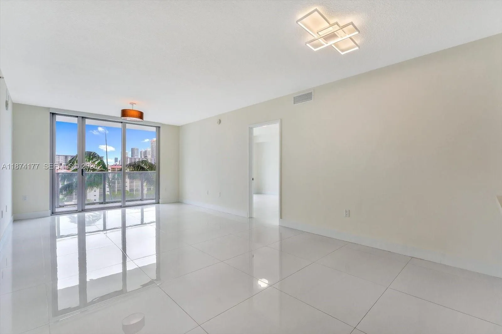 Foto de propiedad en 300 Sunny Isles Boulevard 4-803, Sunny Isles Beach, FL 33160 Sunny Isles Beach con MLS#