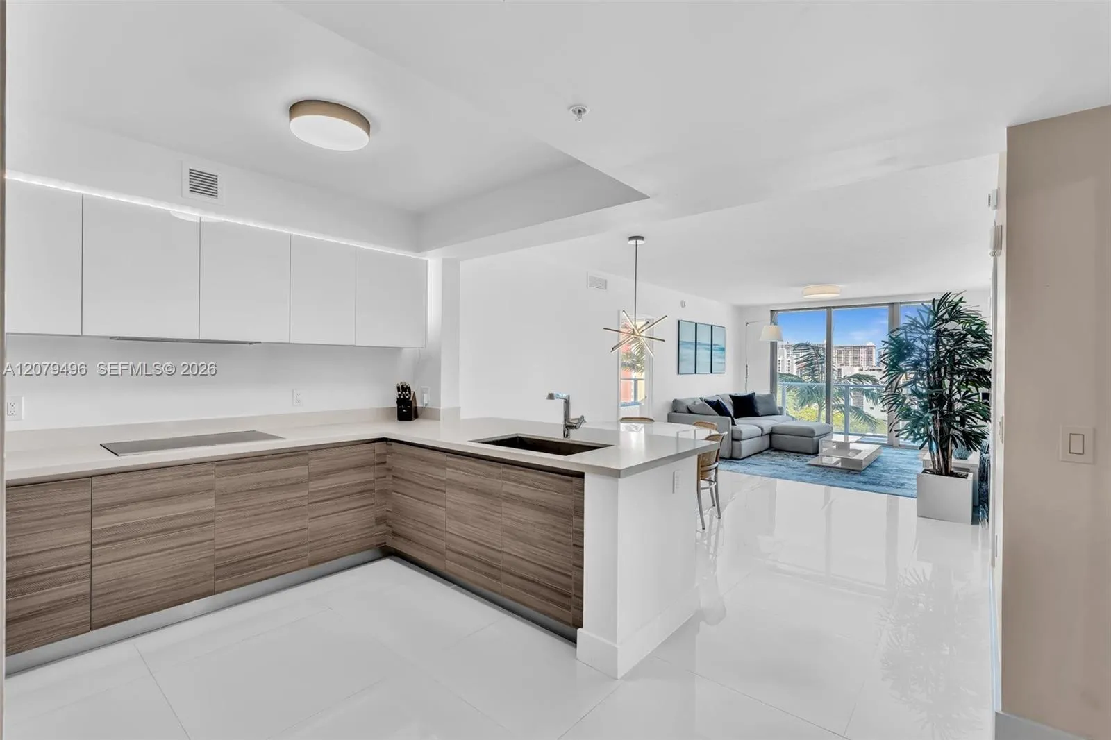 En Venta 300 Sunny Isles Boulevard 4-805, Sunny Isles Beach, FL 33160, Sunny Isles Beach, FL 33160