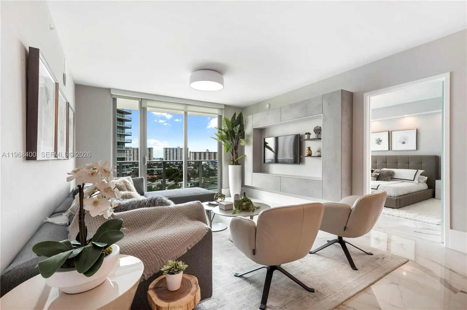 Foto de propiedad en 300 Sunny Isles Boulevard 4-806, Sunny Isles Beach, FL 33160 Sunny Isles Beach con MLS# 