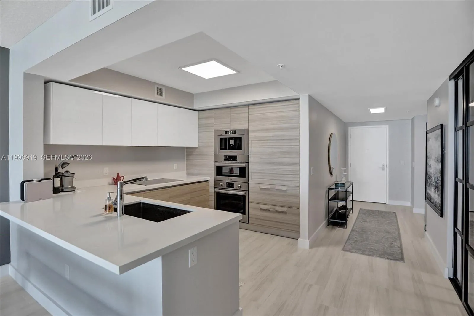 Foto de propiedad en 300 Sunny Isles Boulevard 4-903, Sunny Isles Beach, FL 33160 Sunny Isles Beach con MLS# 