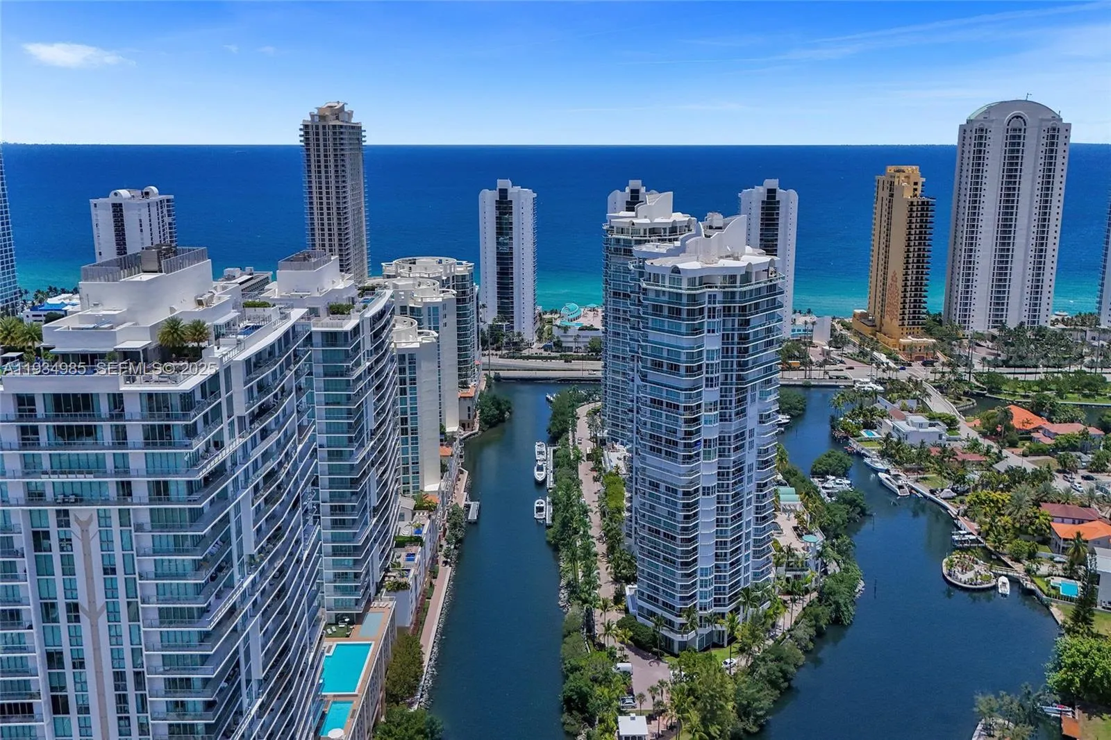 Foto de propiedad en 300 Sunny Isles Boulevard 4-TS-04, Sunny Isles Beach, FL 33160 Sunny Isles Beach con MLS# 