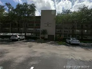 Foto de propiedad en 300 SW 134th Way 105E, Pembroke Pines, FL 33027 Pembroke Pines con MLS# 