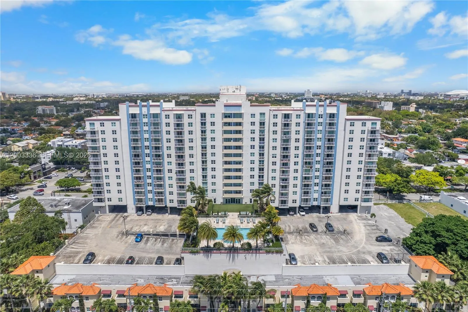 Foto de propiedad en 3000 Coral Way 1110, Miami, FL 33145 Miami con MLS# 