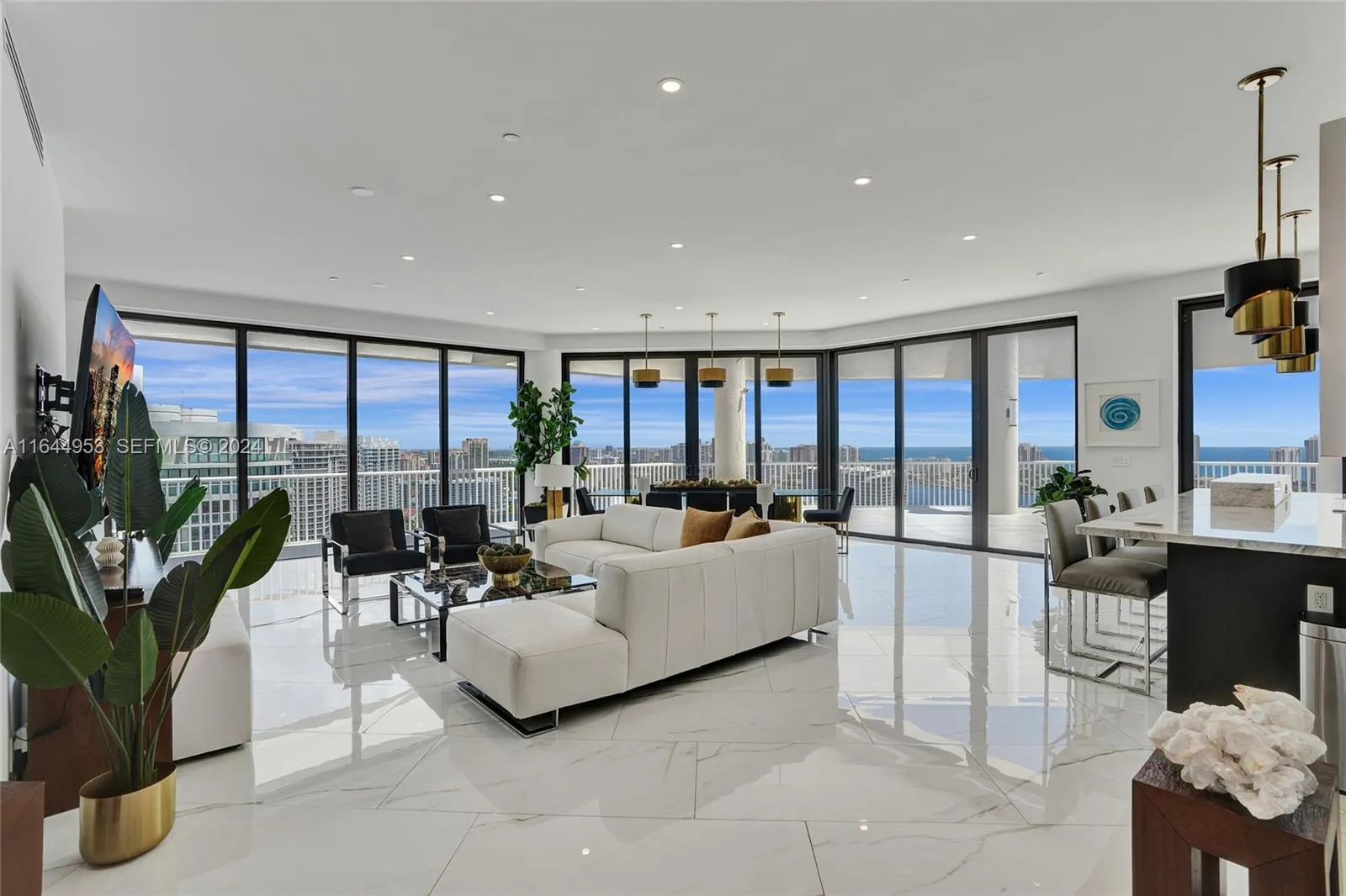 Foto de propiedad en 3000 Island Boulevard PH-4, Aventura, FL 33160 Aventura con MLS# 